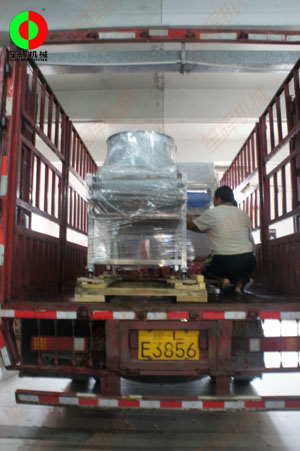 大雨影響發(fā)貨，貨車直接開進(jìn)廠房裝車也必須按期交付客戶！