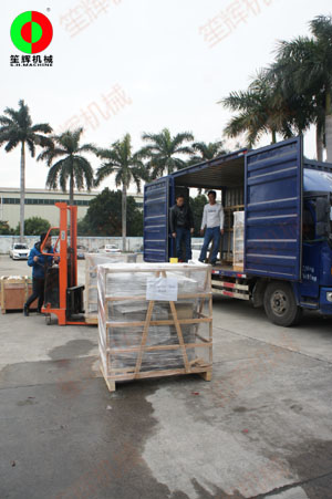 魚(yú)蝦采肉機(jī)和一批蔬果類(lèi)食品加工處理機(jī)械裝車(chē)出貨！