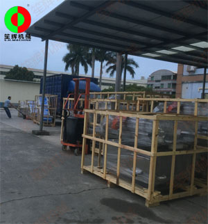 兩批客戶訂購的兩批蔬果加工設(shè)備同時裝車發(fā)貨！