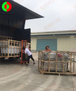 五一假期前多臺洗菜機(jī)設(shè)備裝車發(fā)貨！