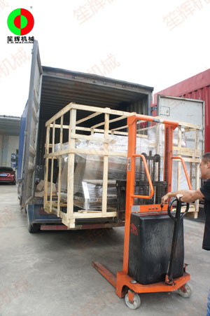 多功能洗菜機(jī)現(xiàn)機(jī)裝車發(fā)貨，交付客戶！