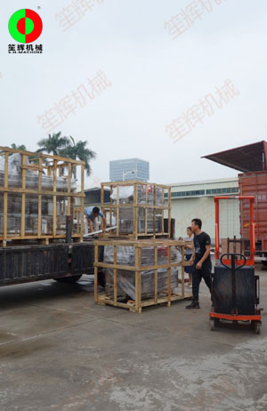 提升輸送機(jī)、渦流洗菜機(jī)、毛刷清洗去皮機(jī)等設(shè)備交付客戶！