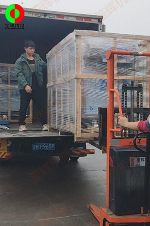 廣州鐘小姐定購(gòu)的兩臺(tái)氣泡洗菜機(jī)按期交付！
