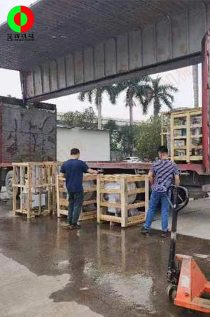 削皮機、切菜機、薯條機等一批蔬果加工設(shè)備發(fā)往海南?？冢? /></a></div>
                    <div   id=