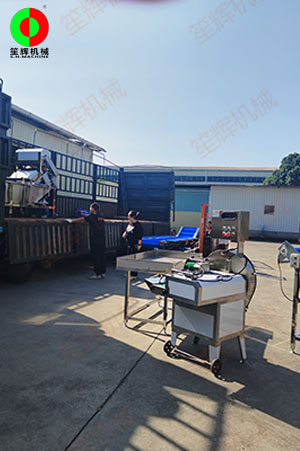 洗菜機(jī)切菜機(jī)脫水機(jī)等一批果蔬凈菜加工設(shè)備發(fā)往海南省客戶(hù)！